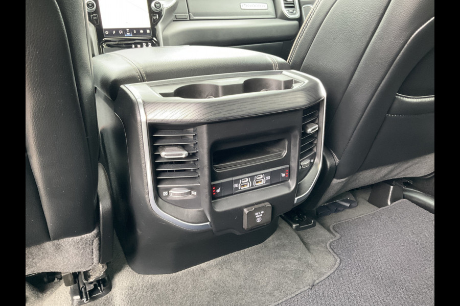 Dodge Ram 1500 5.7 V8 4x4 Crew Cab Limited Laramie Trekhaak Pano Harman/Kardon Leer Treeplanken BOMVOL!