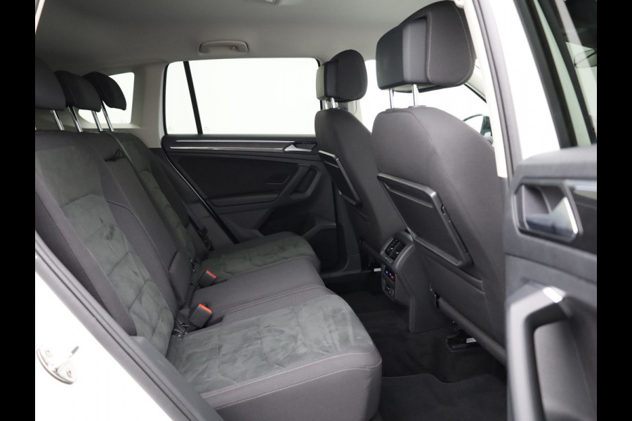 Volkswagen Tiguan 1.5 TSI ACT Highline Business R | Black Style | Head Up | Side Assist | Elk. A-klep | Prijs Rijklaar!!