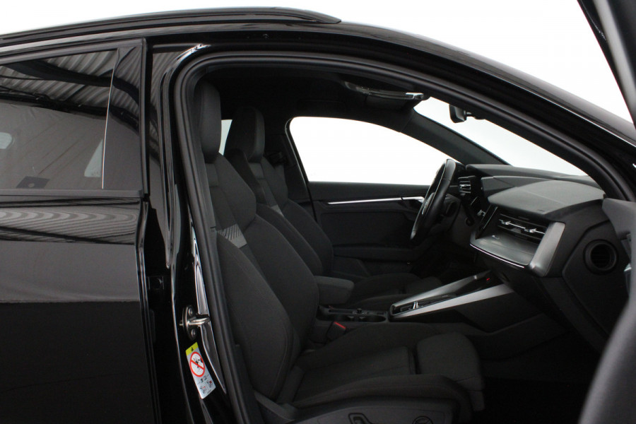Audi A3 Sportback 40 TFSI e S line edition > Sfeerverlichting/18inch/Trekhaak/Plug in hybrid/Mythos Black