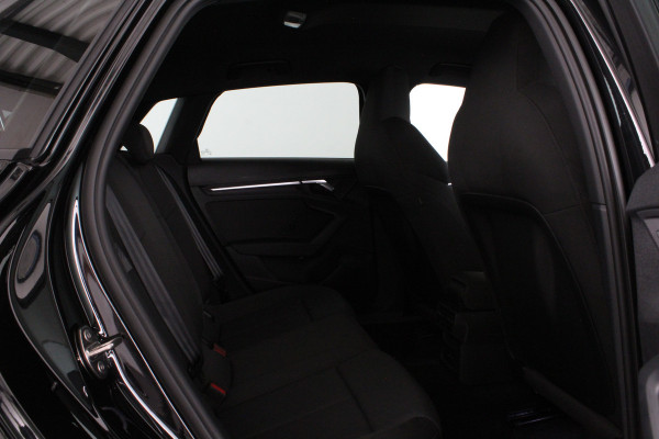 Audi A3 Sportback 40 TFSI e S line edition > Sfeerverlichting/18inch/Trekhaak/Plug in hybrid/Mythos Black