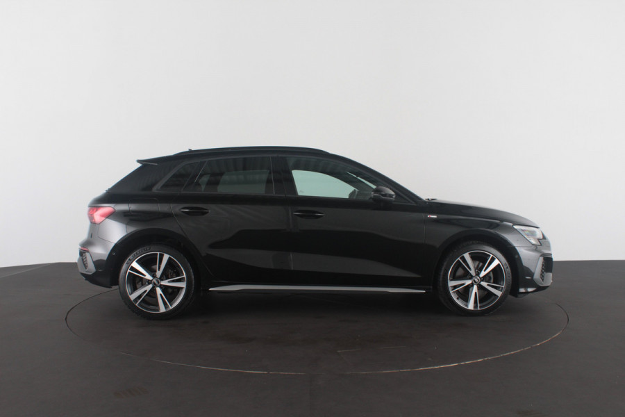 Audi A3 Sportback 40 TFSI e S line edition > Sfeerverlichting/18inch/Trekhaak/Plug in hybrid/Mythos Black