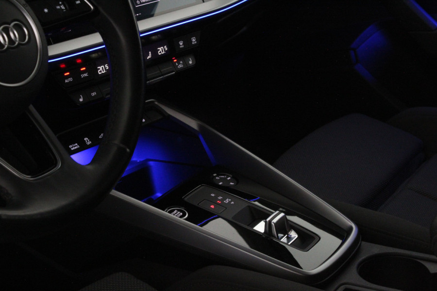 Audi A3 Sportback 40 TFSI e S line edition > Sfeerverlichting/18inch/Trekhaak/Plug in hybrid/Mythos Black