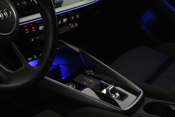 Audi A3 Sportback 40 TFSI e S line edition > Sfeerverlichting/18inch/Trekhaak/Plug in hybrid/Mythos Black
