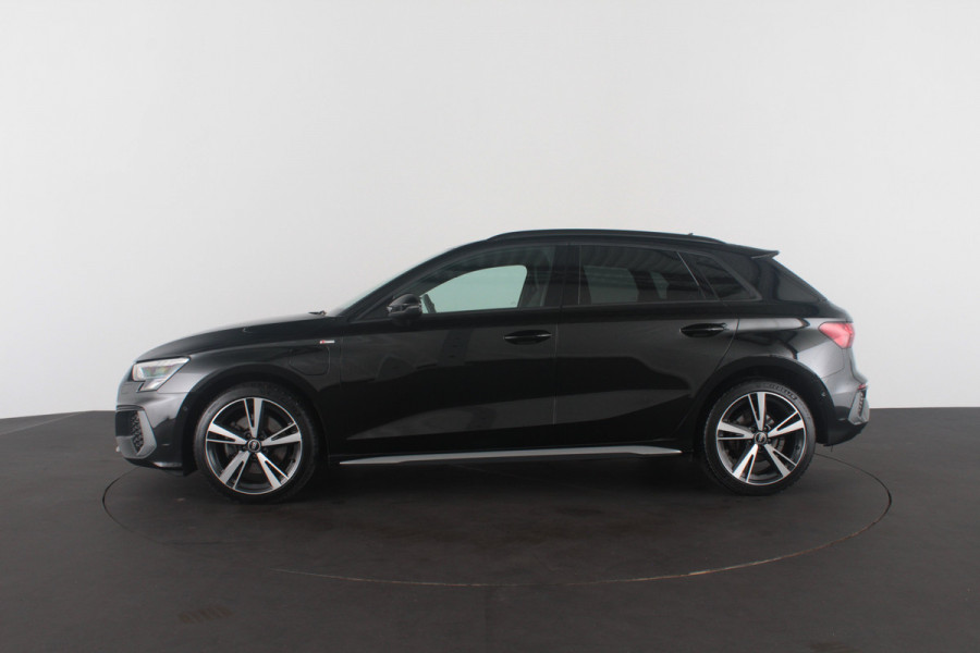 Audi A3 Sportback 40 TFSI e S line edition > Sfeerverlichting/18inch/Trekhaak/Plug in hybrid/Mythos Black