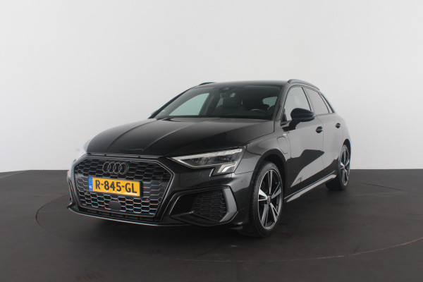 Audi A3 Sportback 40 TFSI e S line edition > Sfeerverlichting/18inch/Trekhaak/Plug in hybrid/Mythos Black