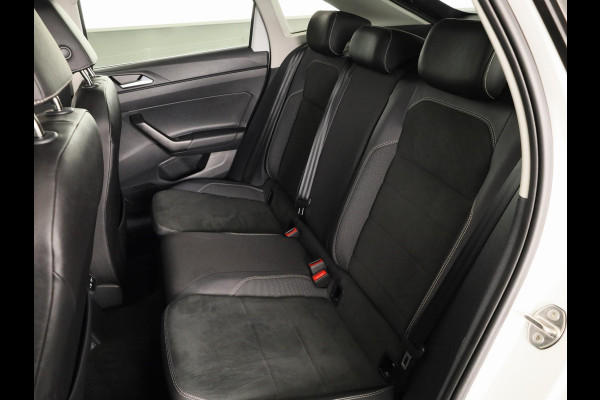 Volkswagen Taigo 1.0 TSI Style 110 pk Automaat (DSG) | Navigatie | Parkeersensoren | Achteruitrijcamera | Keyless | Matrix LED koplampen | Stoelverwarming |