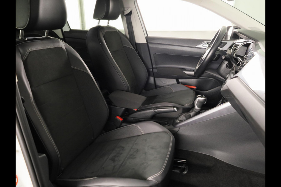 Volkswagen Taigo 1.0 TSI Style 110 pk Automaat (DSG) | Navigatie | Parkeersensoren | Achteruitrijcamera | Keyless | Matrix LED koplampen | Stoelverwarming |