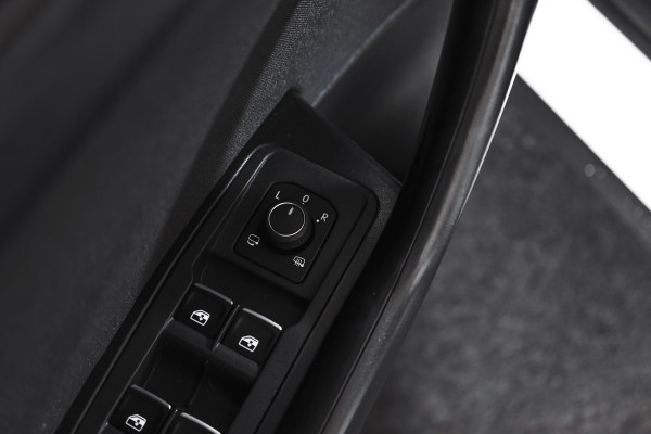 Volkswagen T-Roc 1.5 TSI Style Business 150 PK | Adapt.Cruise | PDC | Camera | NAV+App.Connect | Auto.Airco | Elek. Klep | LM 18" | Org. NL