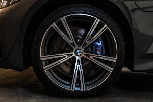 BMW 3 Serie Touring 330e M-Sport *Pano*H/K*360 Camera*Elek. Stoelen*Head-Up*