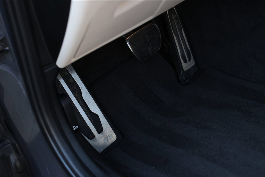 BMW 3 Serie Touring 330e M-Sport *Pano*H/K*360 Camera*Elek. Stoelen*Head-Up*