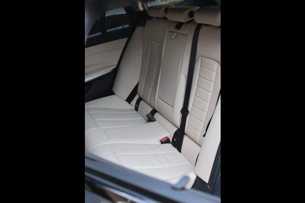 BMW 3 Serie Touring 330e M-Sport *Pano*H/K*360 Camera*Elek. Stoelen*Head-Up*