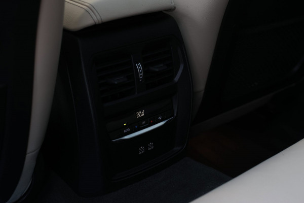 BMW 3 Serie Touring 330e M-Sport *Pano*H/K*360 Camera*Elek. Stoelen*Head-Up*