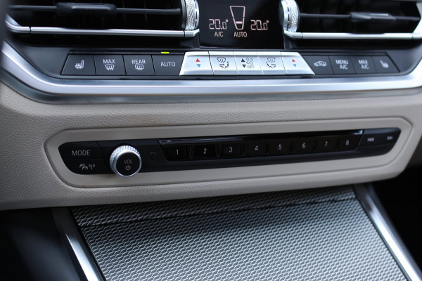 BMW 3 Serie Touring 330e M-Sport *Pano*H/K*360 Camera*Elek. Stoelen*Head-Up*