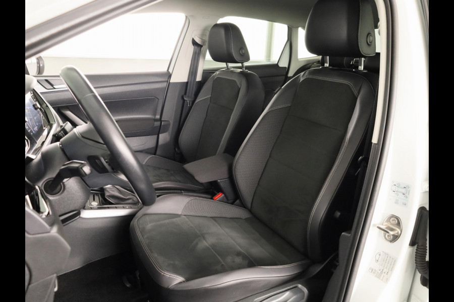 Volkswagen Taigo 1.0 TSI Style 110 pk Automaat (DSG) | Navigatie | Parkeersensoren | Achteruitrijcamera | Keyless | Matrix LED koplampen | Stoelverwarming |