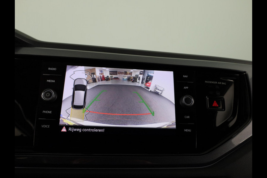 Volkswagen Taigo 1.0 TSI Style 110 pk Automaat (DSG) | Navigatie | Parkeersensoren | Achteruitrijcamera | Keyless | Matrix LED koplampen | Stoelverwarming |