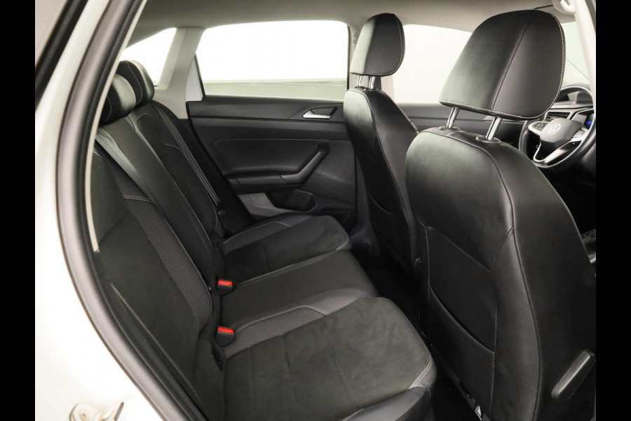 Volkswagen Taigo 1.0 TSI Style 110 pk Automaat (DSG) | Navigatie | Parkeersensoren | Achteruitrijcamera | Keyless | Matrix LED koplampen | Stoelverwarming |