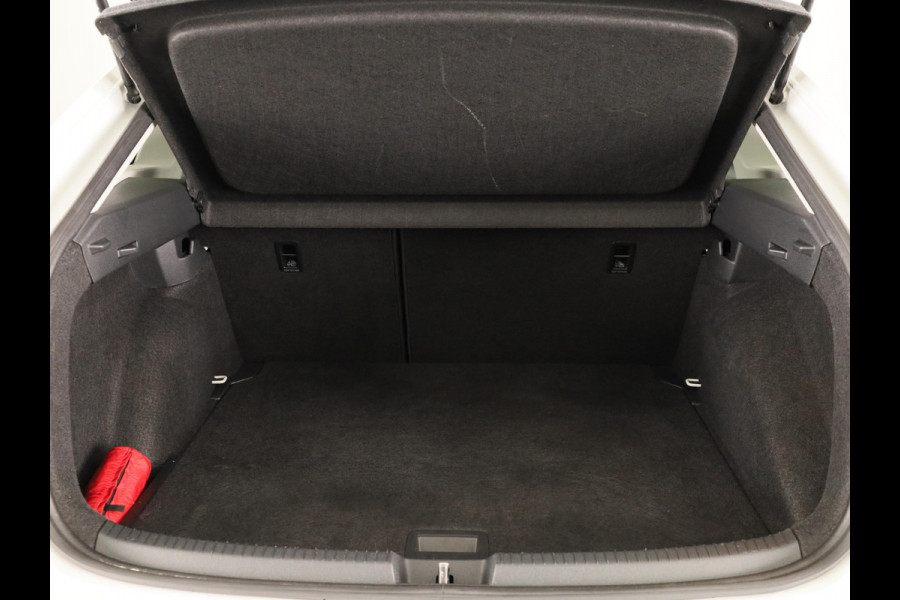 Volkswagen Taigo 1.0 TSI Style 110 pk Automaat (DSG) | Navigatie | Parkeersensoren | Achteruitrijcamera | Keyless | Matrix LED koplampen | Stoelverwarming |
