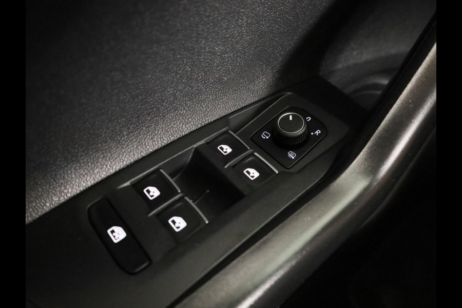 Volkswagen Taigo 1.0 TSI Style 110 pk Automaat (DSG) | Navigatie | Parkeersensoren | Achteruitrijcamera | Keyless | Matrix LED koplampen | Stoelverwarming |