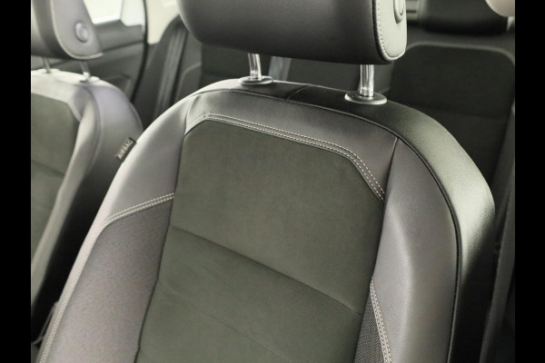 Volkswagen Taigo 1.0 TSI Style 110 pk Automaat (DSG) | Navigatie | Parkeersensoren | Achteruitrijcamera | Keyless | Matrix LED koplampen | Stoelverwarming |