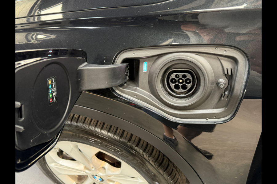 BMW X1 XDrive25e High Executive | HUD | Camera | Leder | Led | Stoelverwarming | Plug in Hybrid