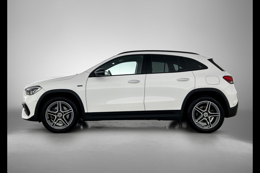 Mercedes-Benz GLA 250 e Business Solution AMG Limited lichtmetalen velgen | Wide screen | Navigatie MBUX | Parking support met camera Inclusief 24 maanden MB Certified garantie voor Europa.