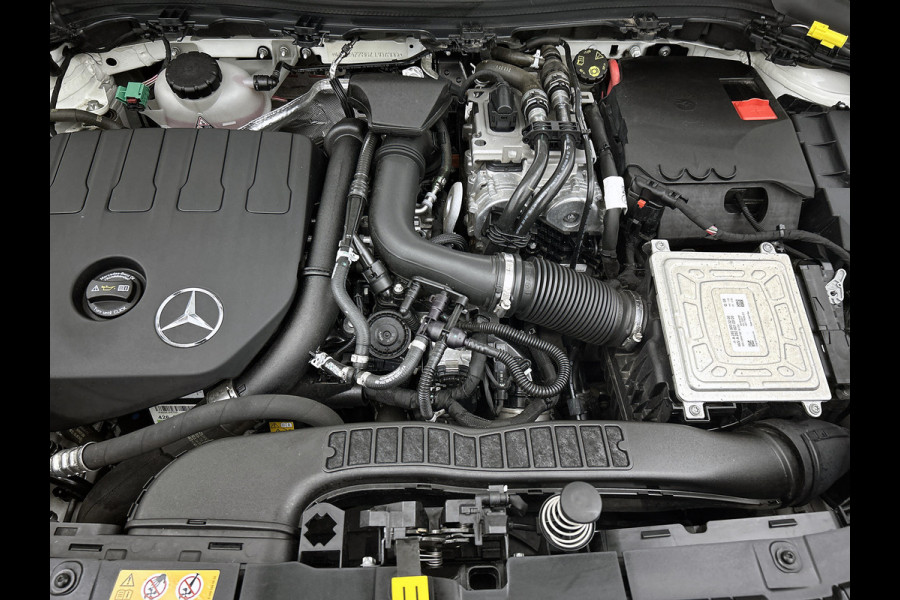 Mercedes-Benz GLA 250 e Business Solution AMG Limited lichtmetalen velgen | Wide screen | Navigatie MBUX | Parking support met camera Inclusief 24 maanden MB Certified garantie voor Europa.