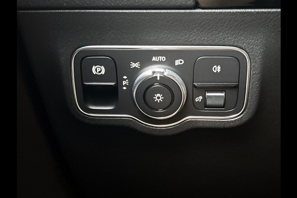 Mercedes-Benz GLA 250 e Business Solution AMG Limited lichtmetalen velgen | Wide screen | Navigatie MBUX | Parking support met camera Inclusief 24 maanden MB Certified garantie voor Europa.