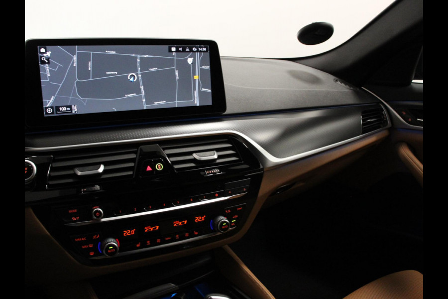 BMW 5 Serie Touring 530e M-Sport High Executive Cimate control Cruise control Navigatie Apple Carplay/ Android Auto Parkeersensoren Camera Lichtmetalen velgen Led