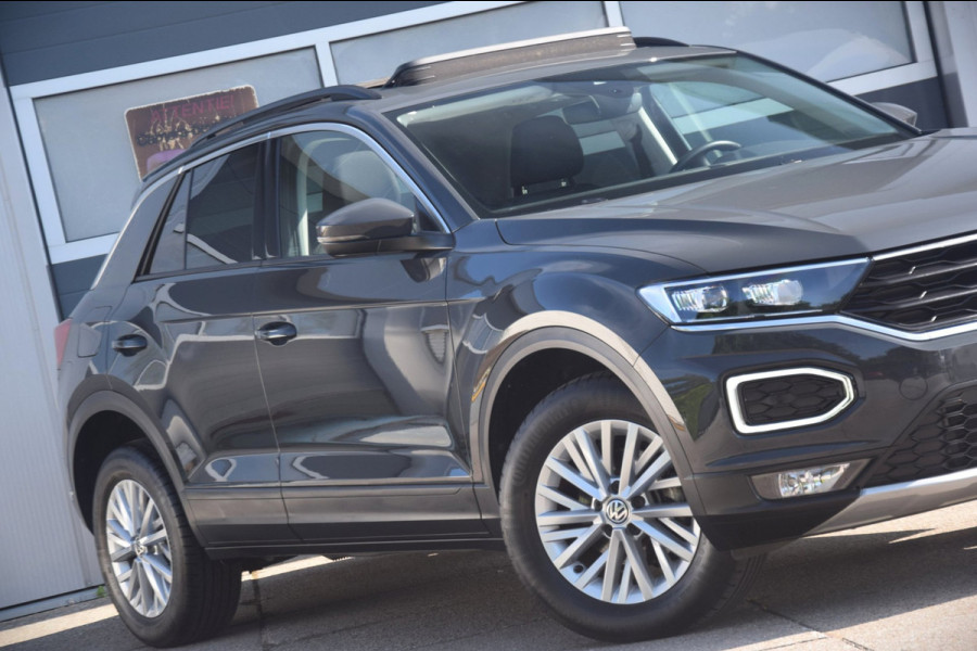 Volkswagen T-Roc 1.5 TSI Style PANORAMADAK/LED KOPLAMPEN/EXECUTIVE EN SPIEGEL-PAKKET