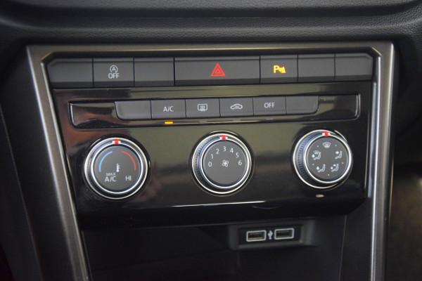 Volkswagen T-Roc 1.5 TSI Style PANORAMADAK/LED KOPLAMPEN/EXECUTIVE EN SPIEGEL-PAKKET