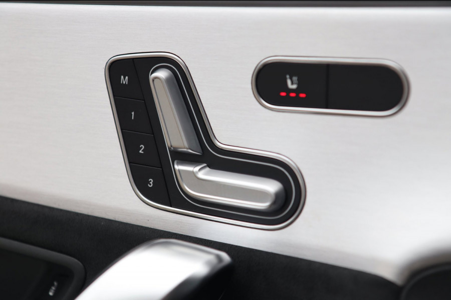 Mercedes-Benz CLA-Klasse 200 AMG Line Premium Plus / PANO / MEMORY / BURMESTER / KEYLESS / CAMERA