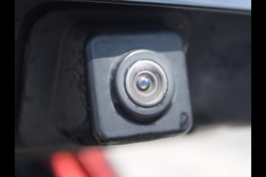 Citroën C3 1.2 PureTech S&S Shine | 100 PK | 17" ZWARTE LM VELGEN | CLIMATE CONTROL | PARKEERSENSOREN MET CAMERA | CRUISE CONTROL | NAVI |
