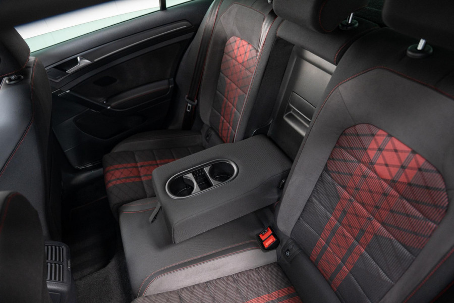 Volkswagen Golf 2.0 TSI GTI TCR*PANO*AKRA*KEYLESS*DYNAUDIO*FULL*
