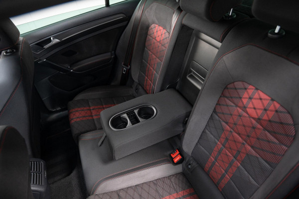 Volkswagen Golf 2.0 TSI GTI TCR*PANO*AKRA*KEYLESS*DYNAUDIO*FULL*