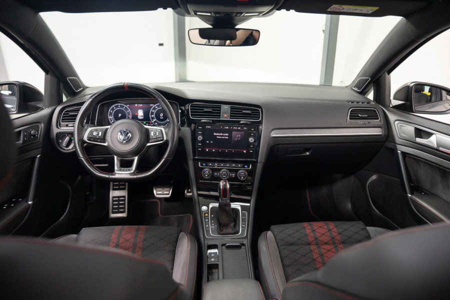 Volkswagen Golf 2.0 TSI GTI TCR*PANO*AKRA*KEYLESS*DYNAUDIO*FULL*