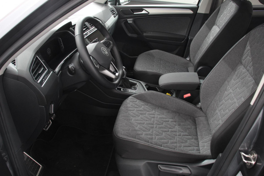 Volkswagen Tiguan Allspace 1.5 TSI Automaat Life 7p. Navigatie Apple Carplay/Android Auto Climate Control Lichtmetalen Velgen Camera Electrische Achterklep