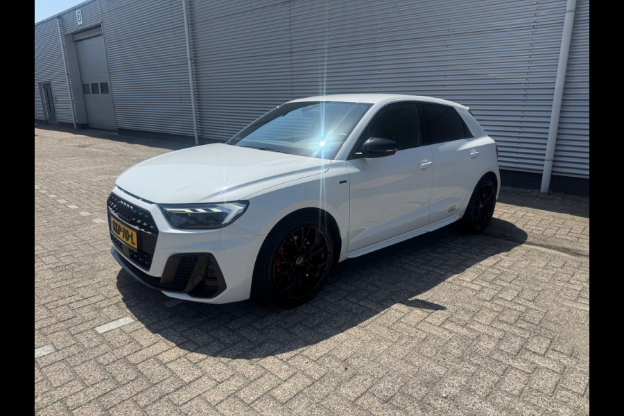 Audi A1 SPORTBACK 40 TFSI S Line edition one