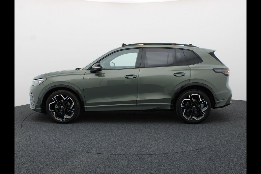 Volkswagen Tiguan 1.5 eTSI R-Line Business | Trekhaak wegkl. | Panodak | 360 Camera | IQ Light | Elk. A-klep | Prijs Rijklaar!!
