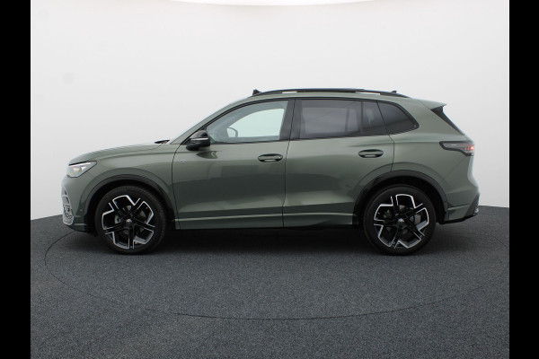 Volkswagen Tiguan 1.5 eTSI R-Line Business | Trekhaak wegkl. | Panodak | 360 Camera | IQ Light | Elk. A-klep | Prijs Rijklaar!!