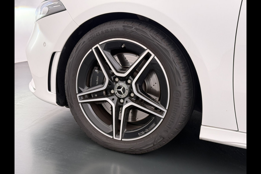 Mercedes-Benz A-Klasse 250 AMG line | Pano Memory Multibeam Distronic