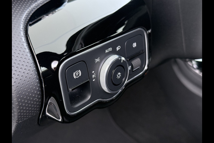 Mercedes-Benz A-Klasse 250 AMG line | Pano Memory Multibeam Distronic