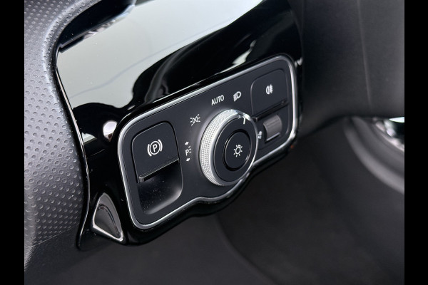 Mercedes-Benz A-Klasse 250 AMG line | Pano Memory Multibeam Distronic