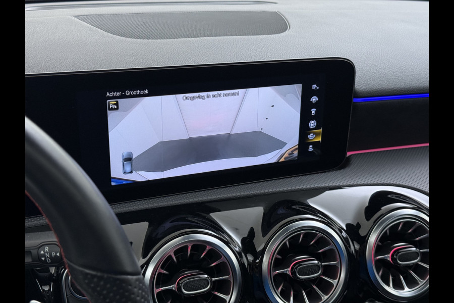 Mercedes-Benz A-Klasse 250 AMG line | Pano Memory Multibeam Distronic