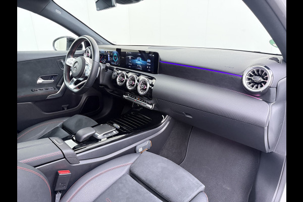 Mercedes-Benz A-Klasse 250 AMG line | Pano Memory Multibeam Distronic