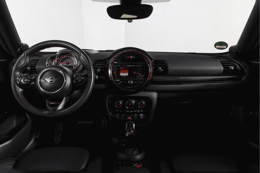 MINI Clubman 2.0 JCW ALL4 Chili | S/K-Panodak | Adapt. Cruise | Stoelverw. | PDC | Camera | NAV + App.Connect | ECC | Harman Kardon | LM 19" |