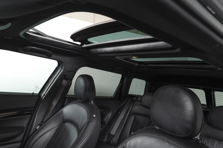 MINI Clubman 2.0 JCW ALL4 Chili | S/K-Panodak | Adapt. Cruise | Stoelverw. | PDC | Camera | NAV + App.Connect | ECC | Harman Kardon | LM 19" |