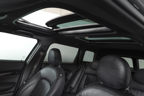MINI Clubman 2.0 JCW ALL4 Chili | S/K-Panodak | Adapt. Cruise | Stoelverw. | PDC | Camera | NAV + App.Connect | ECC | Harman Kardon | LM 19" |