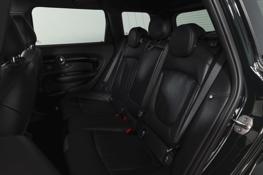 MINI Clubman 2.0 JCW ALL4 Chili | S/K-Panodak | Adapt. Cruise | Stoelverw. | PDC | Camera | NAV + App.Connect | ECC | Harman Kardon | LM 19" |