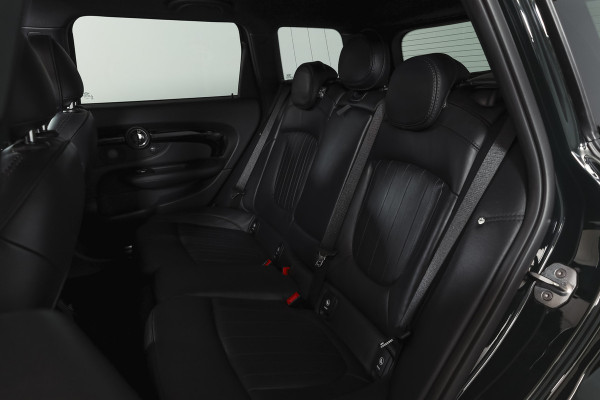 MINI Clubman 2.0 JCW ALL4 Chili | S/K-Panodak | Adapt. Cruise | Stoelverw. | PDC | Camera | NAV + App.Connect | ECC | Harman Kardon | LM 19" |