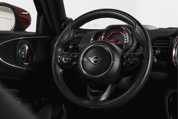 MINI Clubman 2.0 JCW ALL4 Chili | S/K-Panodak | Adapt. Cruise | Stoelverw. | PDC | Camera | NAV + App.Connect | ECC | Harman Kardon | LM 19" |